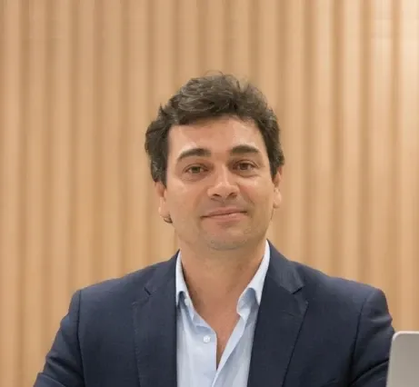Dr. Guillermo Calderán, Cirugía Plástica